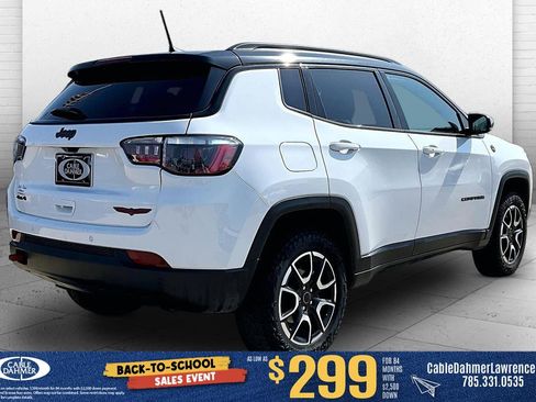 Used 2025 Jeep Compass Trailhawk AWD/4WD image 5