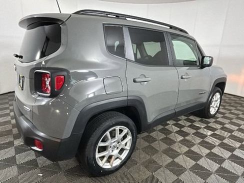 Used 2022 Jeep Renegade Latitude AWD/4WD image 2