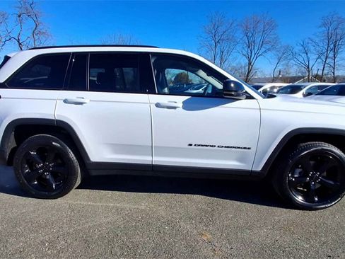 Certified 2023 Jeep Grand Cherokee Limited w/ Black Appearance Package image 9