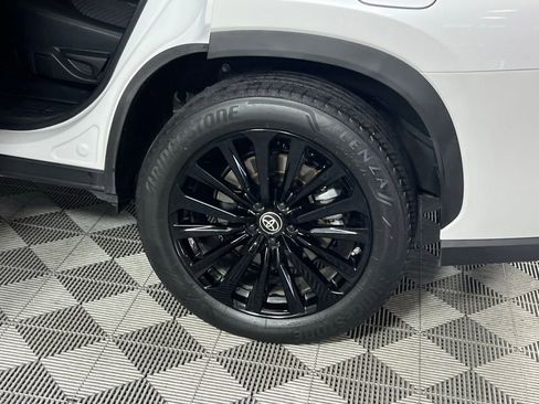 Used 2024 Toyota Highlander XSE image 13