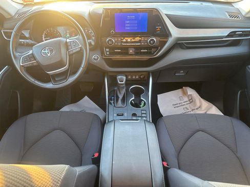 Certified 2023 Toyota Highlander LE image 13