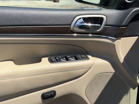 Used 2017 Jeep Grand Cherokee Limited w/ Luxury Group II image 10