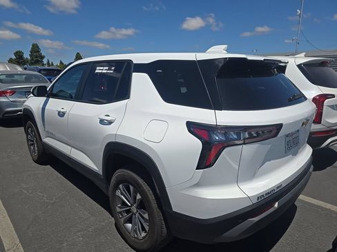 Used 2025 Chevrolet Equinox LT AWD/4WD image 9