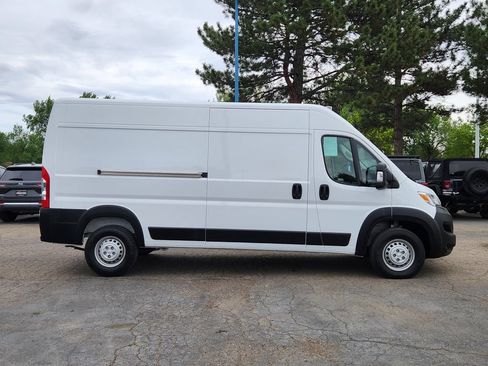 Used 2025 RAM ProMaster 2500 FWD image 2