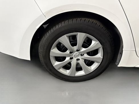 Used 2025 Toyota Corolla LE FWD image 32