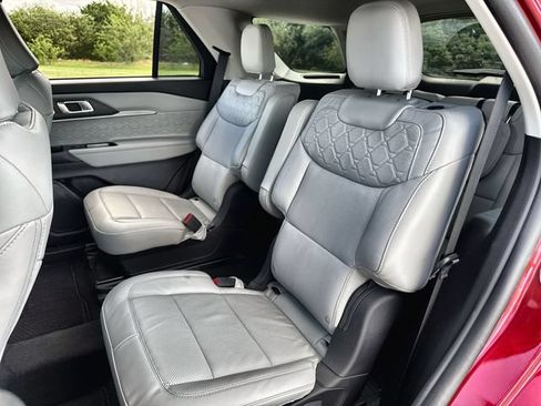 Used 2025 Ford Explorer Platinum w/ LUX Leather Package AWD/4WD image 23