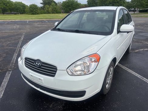 Used 2011 Hyundai Accent GLS FWD image 2