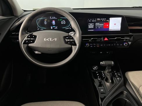 Used 2023 Kia Niro SX image 13