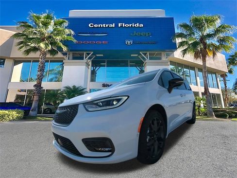 New 2026 Chrysler Pacifica Select w/ S Appearance Package image 9