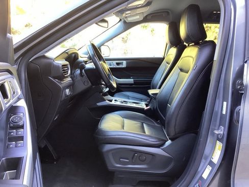 Used 2022 Ford Explorer Limited w/ Equipment Group 301A image 28