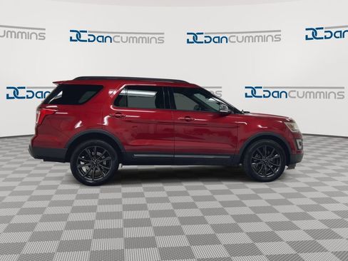 Used 2017 Ford Explorer XLT w/ Equipment Group 202A AWD/4WD image 9