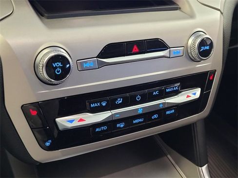 Used 2021 Ford Explorer XLT w/ Equipment Group 202A image 21