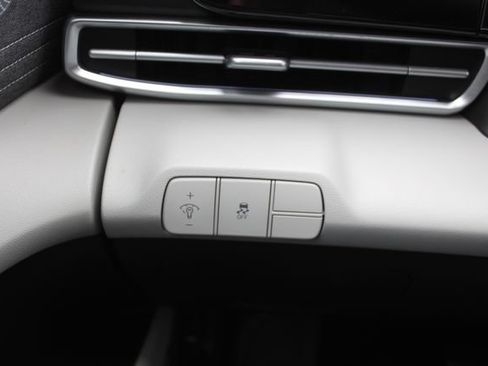 Used 2024 Hyundai Elantra Limited FWD image 24