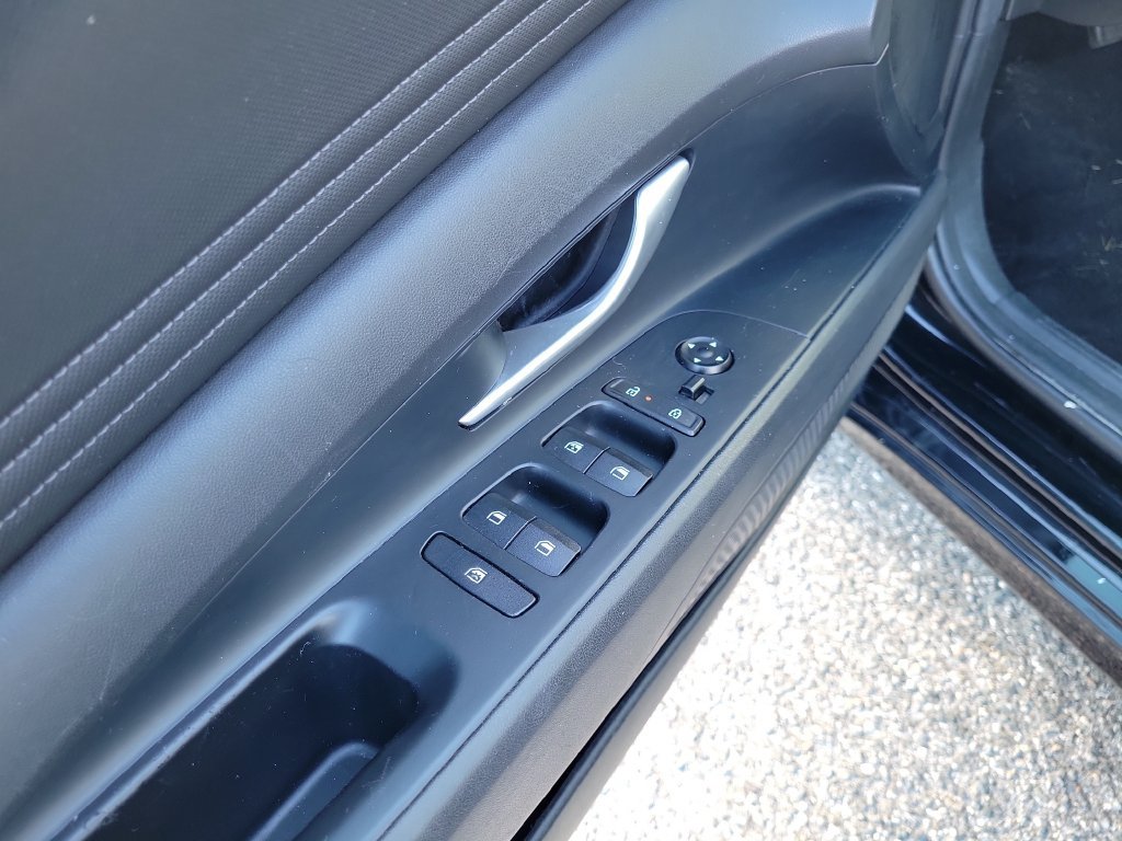 Used 2025 Hyundai Elantra SEL FWD image 20