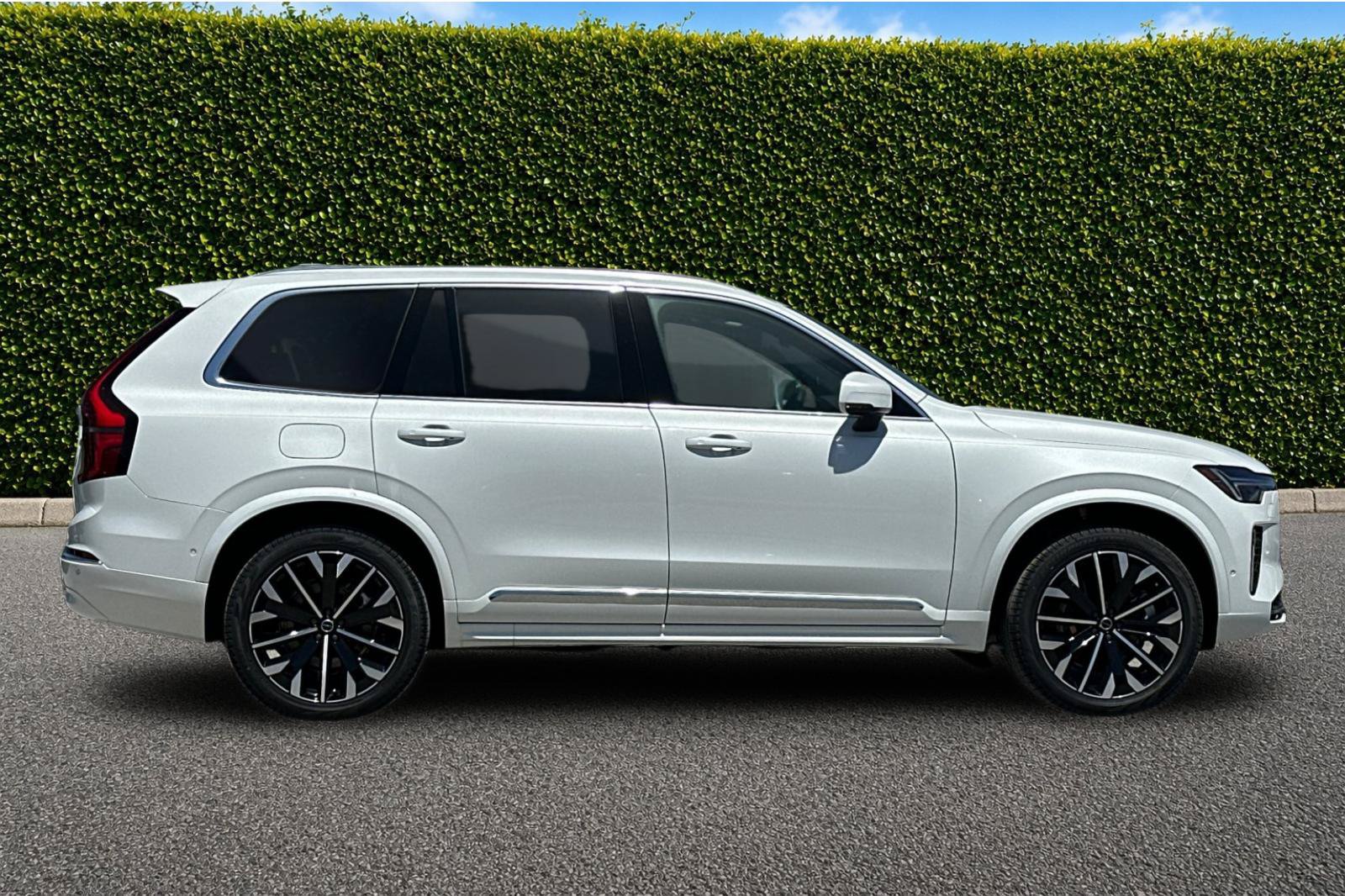 New 2026 Volvo XC90 T8 Plus w/ Protection Package Premier AWD/4WD image 7