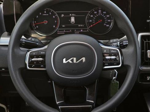 Used 2023 Kia Sorento LX FWD image 18