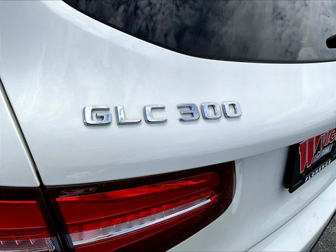 Used 2018 Mercedes-Benz GLC 300 4MATIC image 24