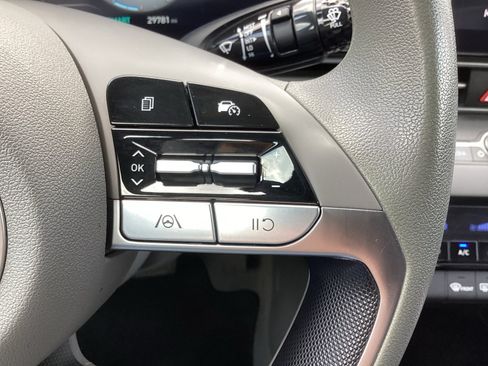 Used 2024 Hyundai Elantra SEL FWD image 19