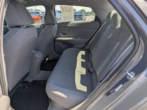 Used 2023 Hyundai Elantra Blue FWD image 18