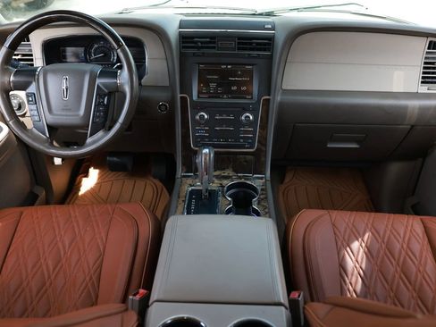 Used 2015 Lincoln Navigator L 2WD image 13