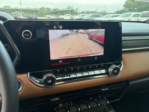 Certified 2023 GMC Canyon AT4 w/ AT4 Premium Package AWD/4WD image 10