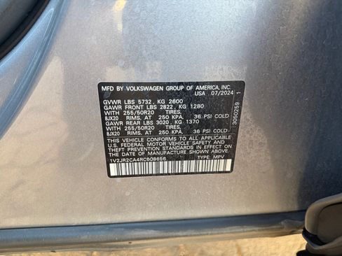 Used 2024 Volkswagen Atlas SE w/ Panoramic Sunroof Package FWD image 34