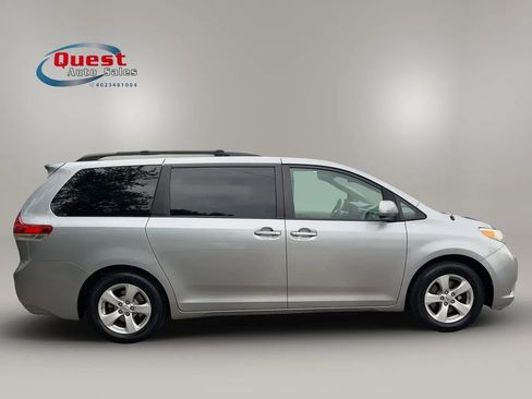 Used 2011 Toyota Sienna LE w/ Towing Pkg FWD image 2