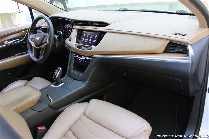 Used 2017 Cadillac XT5 Platinum w/ Driver Assist Package AWD/4WD image 37