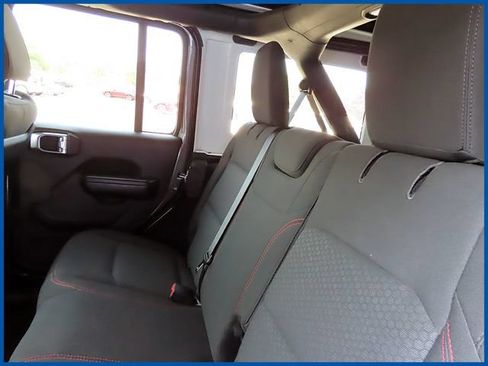 Certified 2018 Jeep Wrangler Unlimited Rubicon AWD/4WD image 10