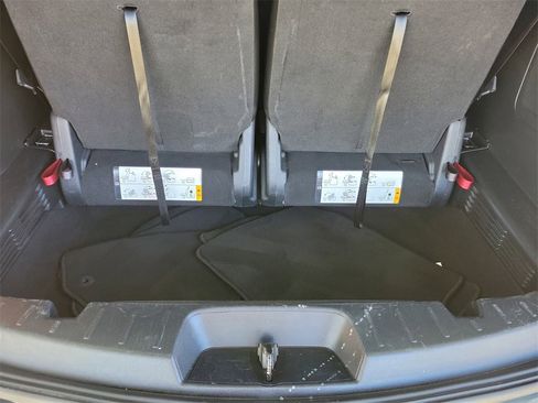 Used 2018 Ford Explorer XLT w/ Equipment Group 202A image 7