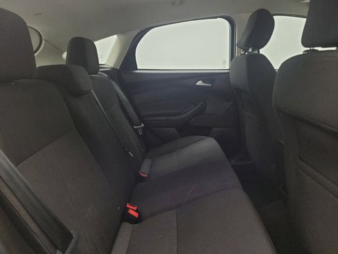 Used 2016 Ford Focus SE w/ SE Sport Package FWD image 19