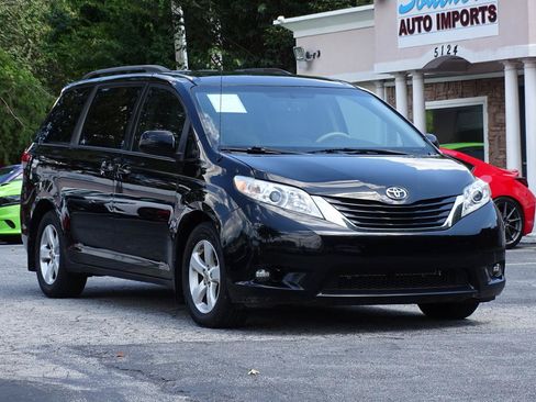 Used 2014 Toyota Sienna LE FWD image 9