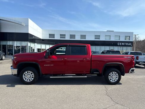 Used 2022 Chevrolet Silverado 2500 LT w/ Convenience Package AWD/4WD image 2