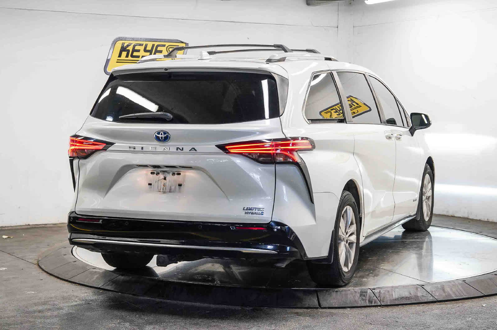 Used 2021 Toyota Sienna Limited FWD image 4