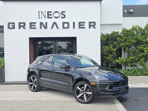Used 2025 Porsche Macan AWD/4WD image 1
