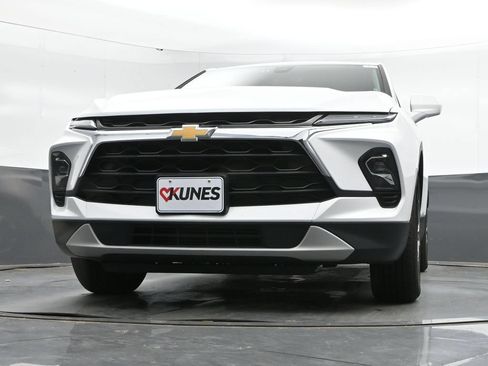 Used 2025 Chevrolet Blazer LT AWD/4WD image 45