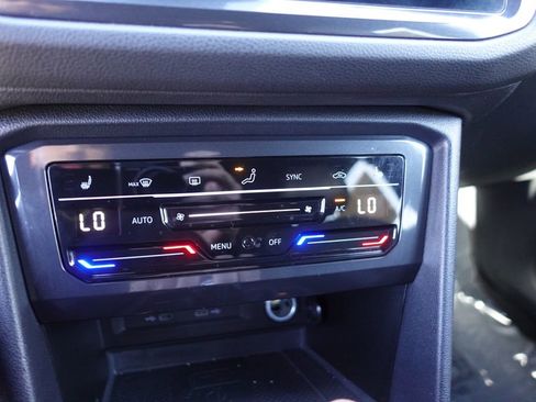 Used 2022 Volkswagen Tiguan SE R-Line image 18