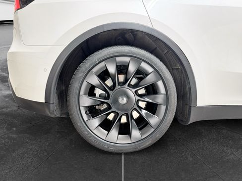 Used 2022 Tesla Model Y Long Range AWD/4WD image 36