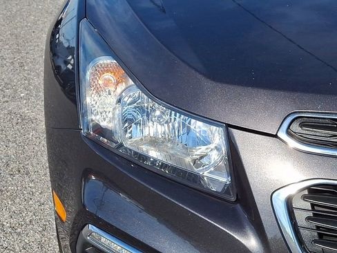 Used 2015 Chevrolet Cruze LT FWD image 9