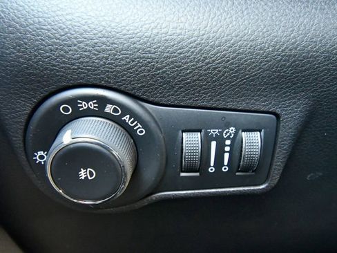 Used 2024 Jeep Compass Latitude AWD/4WD image 19