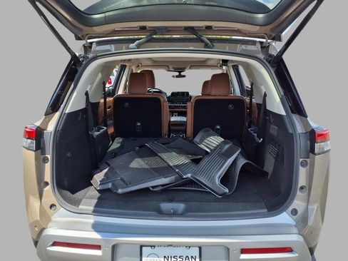 Certified 2024 Nissan Pathfinder Platinum AWD/4WD image 27
