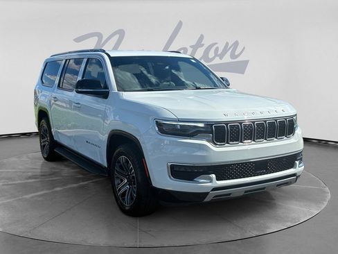 Used 2024 Jeep Wagoneer L Series II w/ Flexible Seating Group AWD/4WD image 3