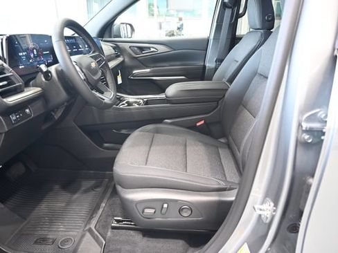 New 2026 Chevrolet Traverse LT w/ LPO, Floor Liner Package FWD image 9