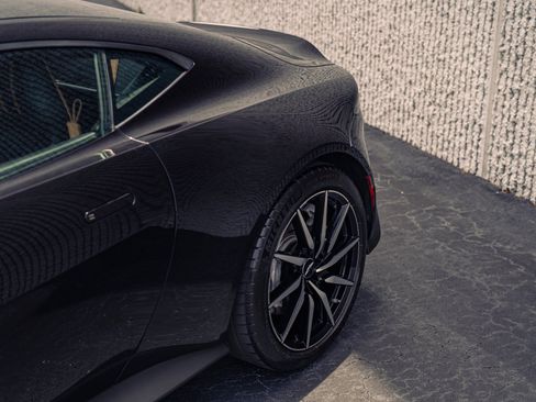 Used 2020 Aston Martin V8 Vantage Coupe RWD image 21