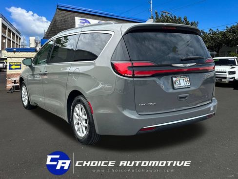 Used 2022 Chrysler Pacifica Touring-L FWD image 5