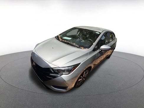 Used 2025 Nissan Versa SV image 4