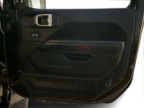 Used 2020 Jeep Wrangler Unlimited Sahara image 23