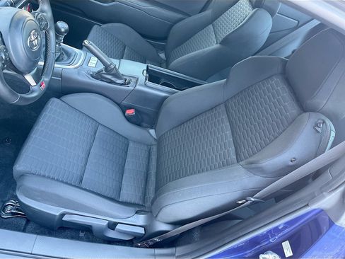 Used 2025 Toyota GR86 w/ ALL Weather Mat Package (TMS) RWD image 19