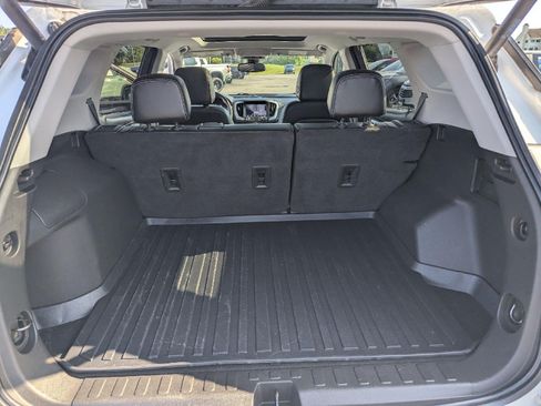Used 2022 GMC Terrain SLT w/ Infotainment Package II AWD/4WD image 32