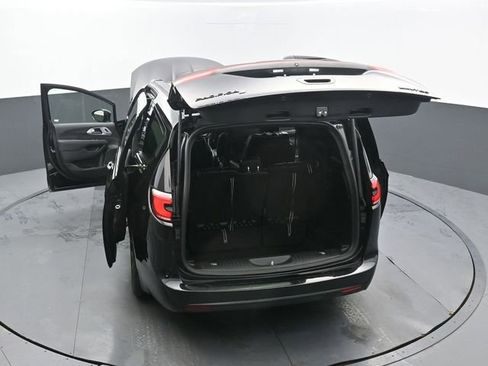 Used 2025 Chrysler Pacifica Limited image 68